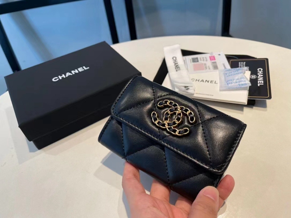 シャネル財布側面デザイン